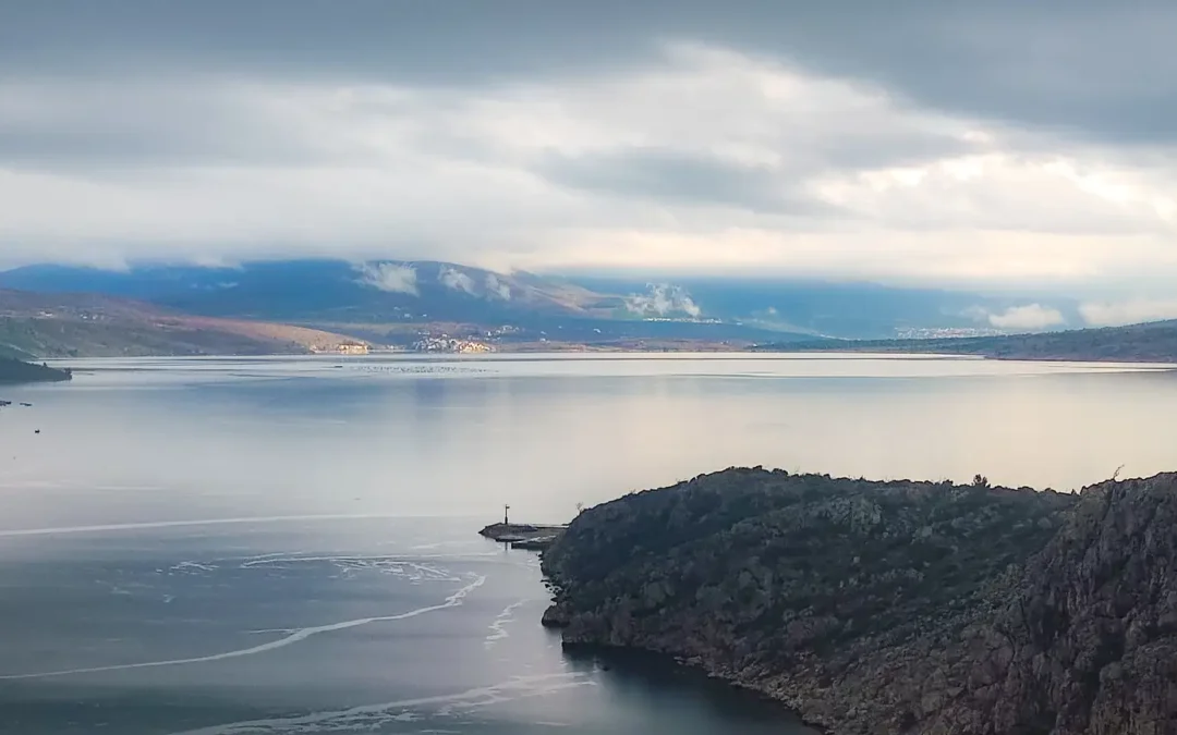 a body of water with a rocky island in the distance auf dem Roadtrip nach Split