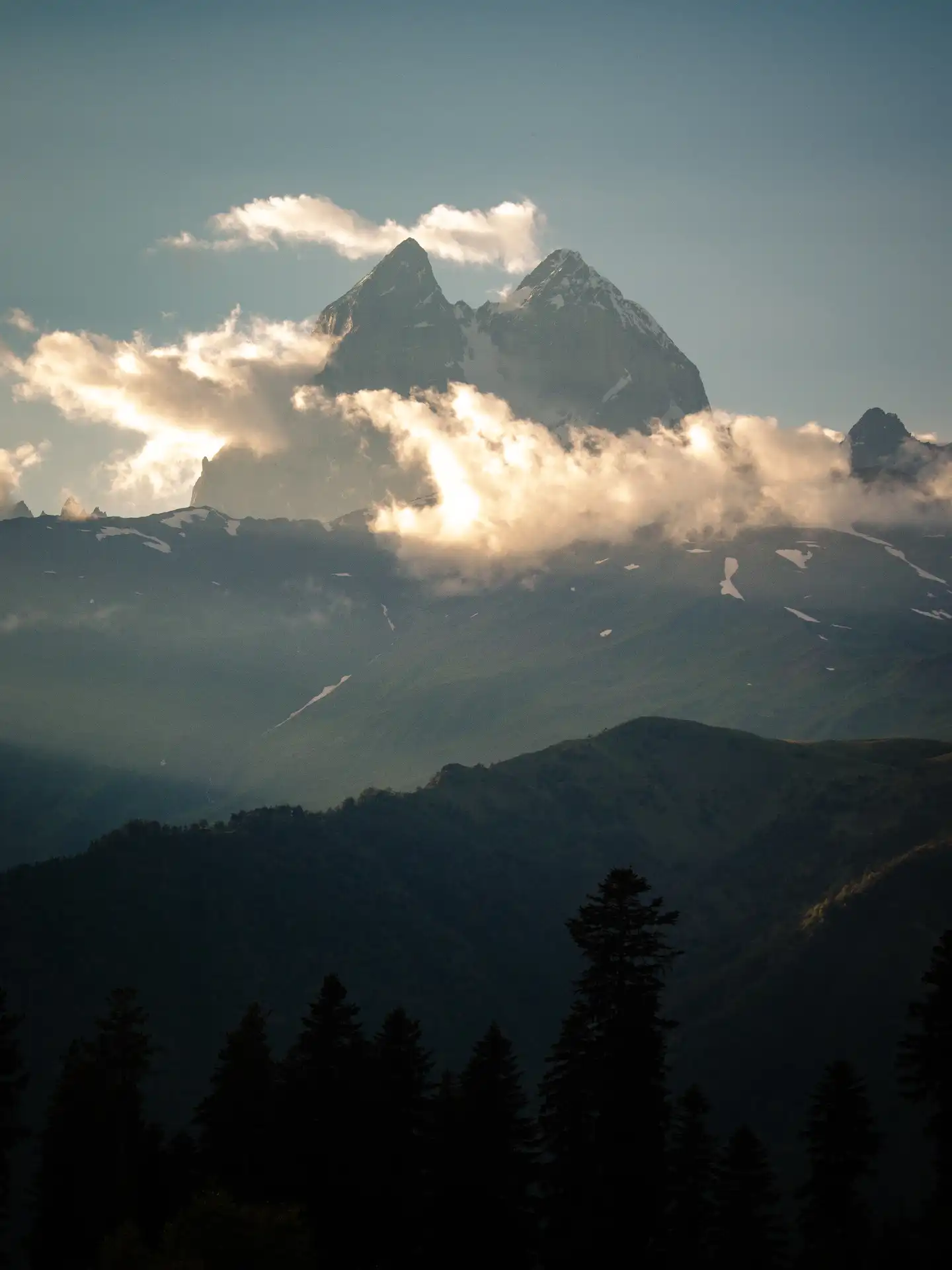 In den georgischen Bergen bei Mestia. Der Kaukasus beeindruckt mit seiner Kraft und Stille