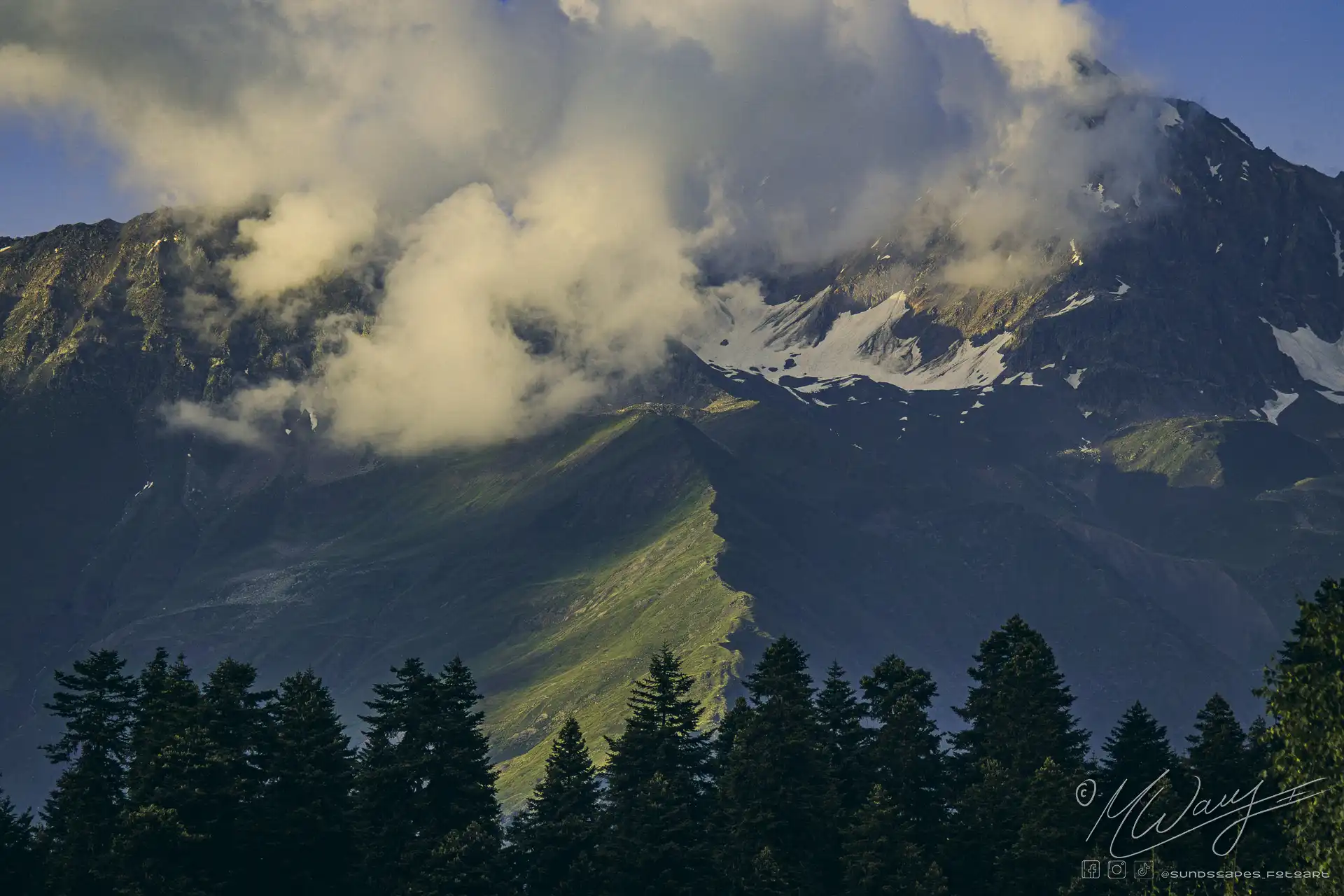 Berge und Gletscher bei Uschuli Georgien