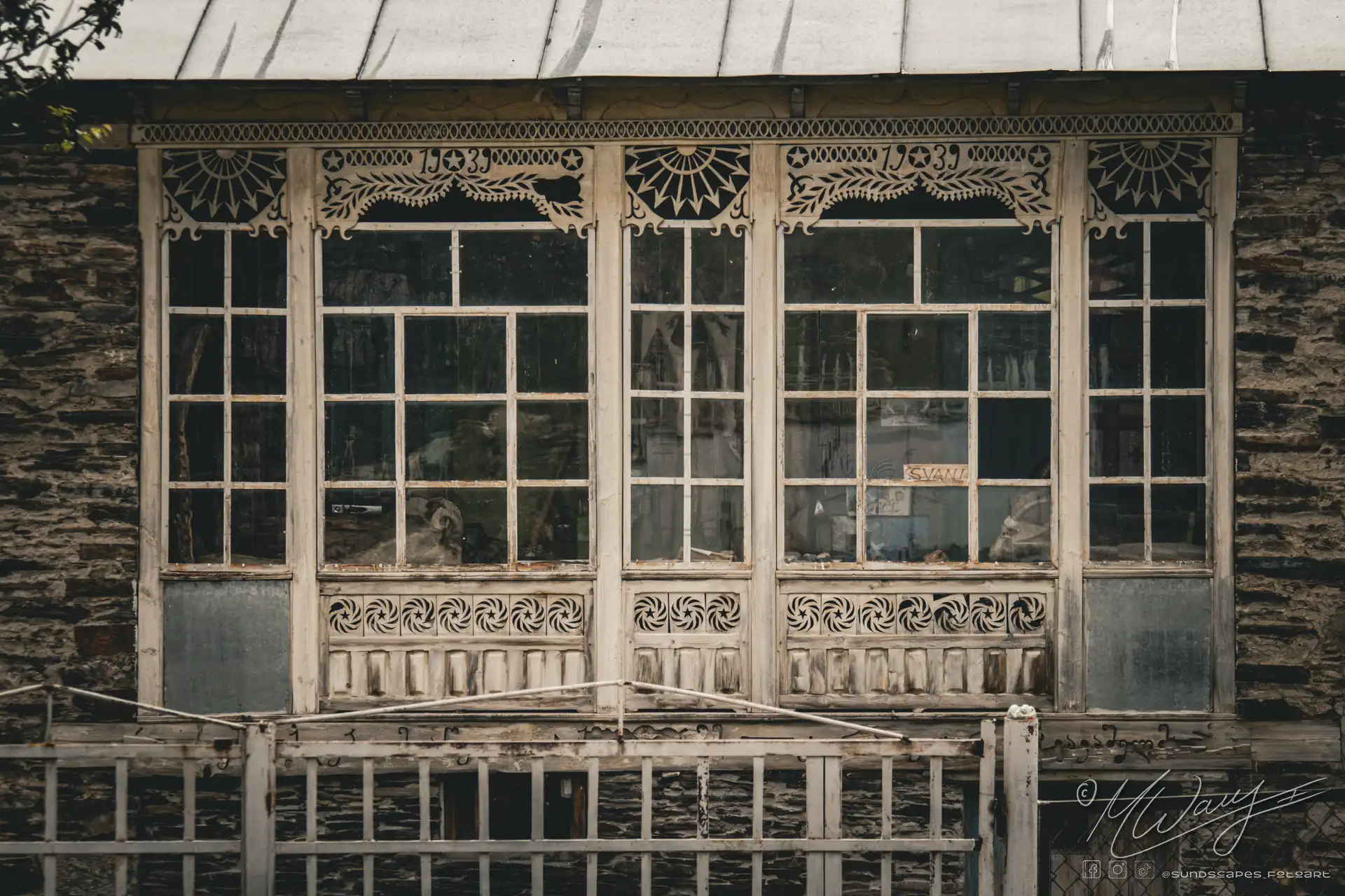 Ein Fenster in Uschguli Georgien