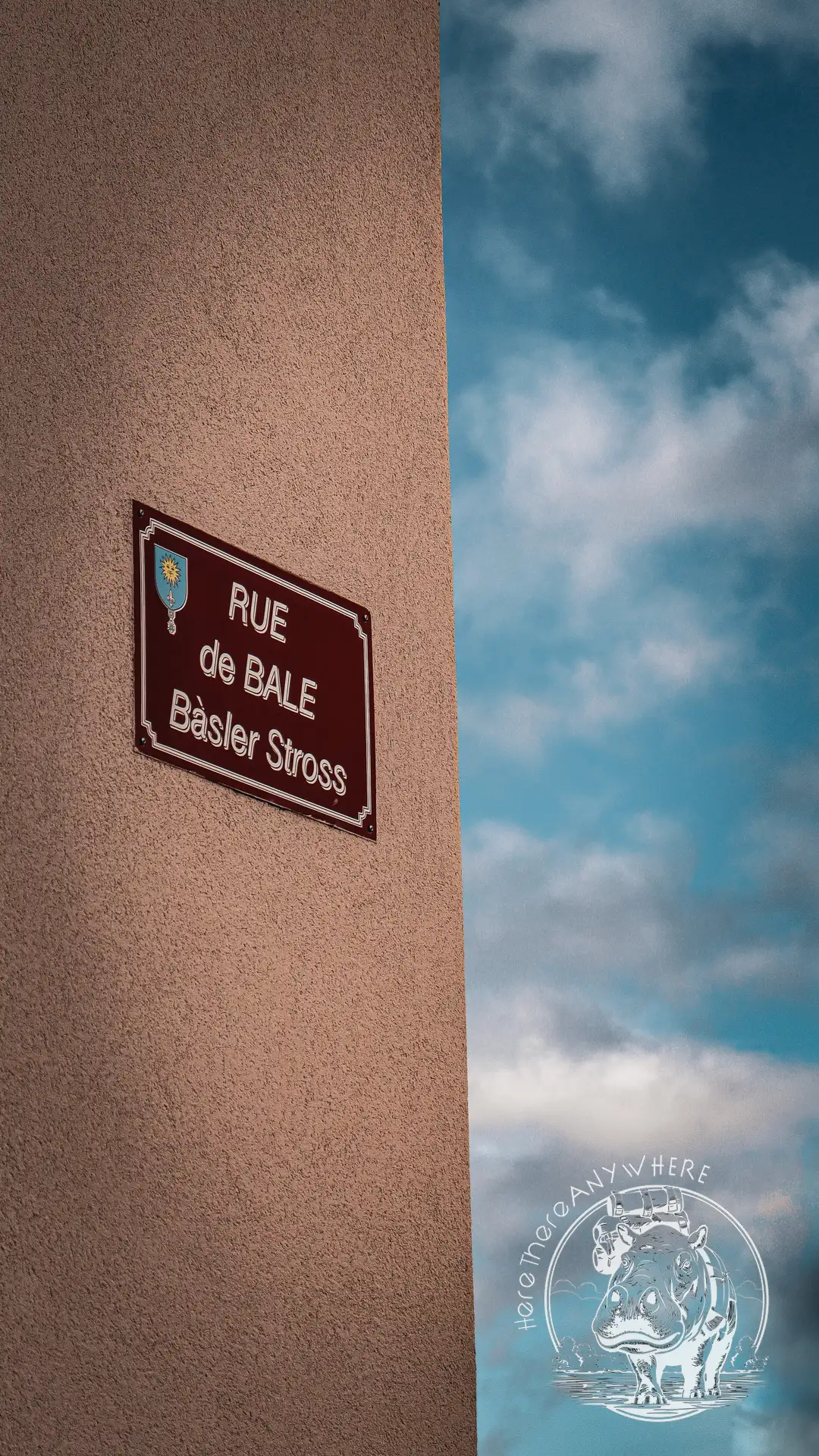 Straßenschild in Frankreich. Unser Vanlife Alltag im Ausland